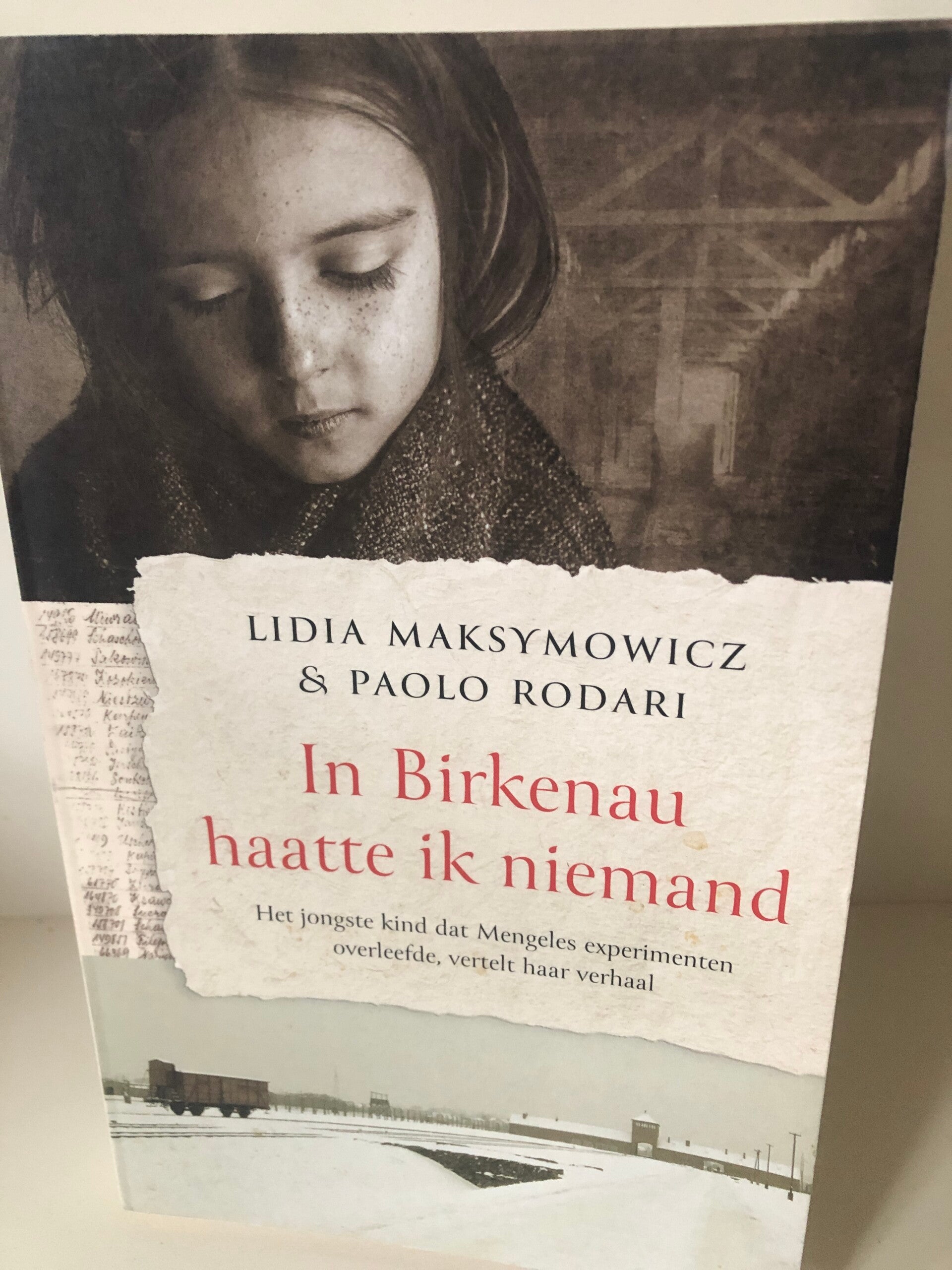 In Birkenau haatte ik niemand. Het jongste kind dat Mengeles experimenten overleefde, verteld haar verhaal. Schrijver: Lidia Maksymowicz & Paolo Rodari