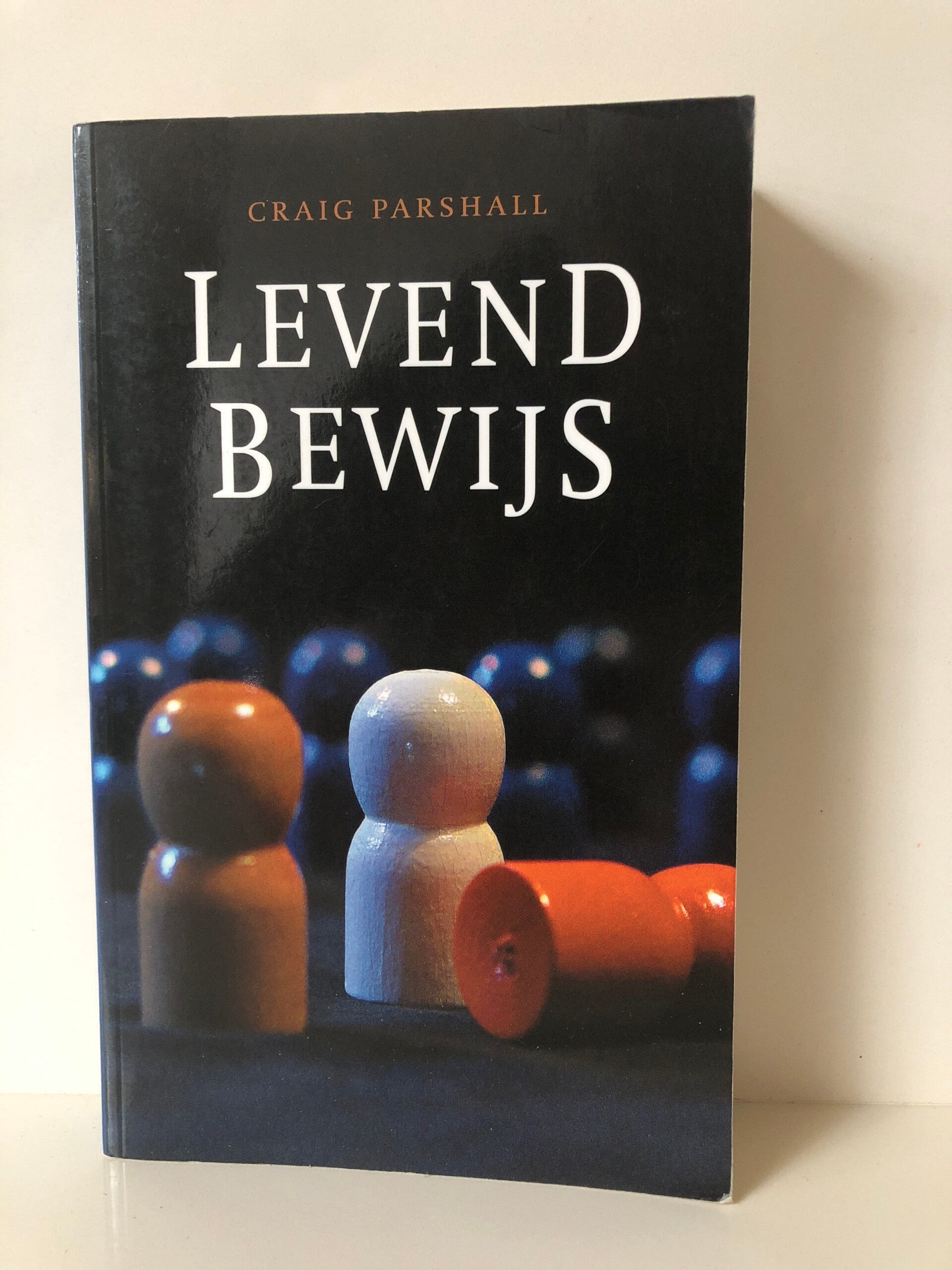 Levend bewijs. Schrijver: Chaig Parshall
