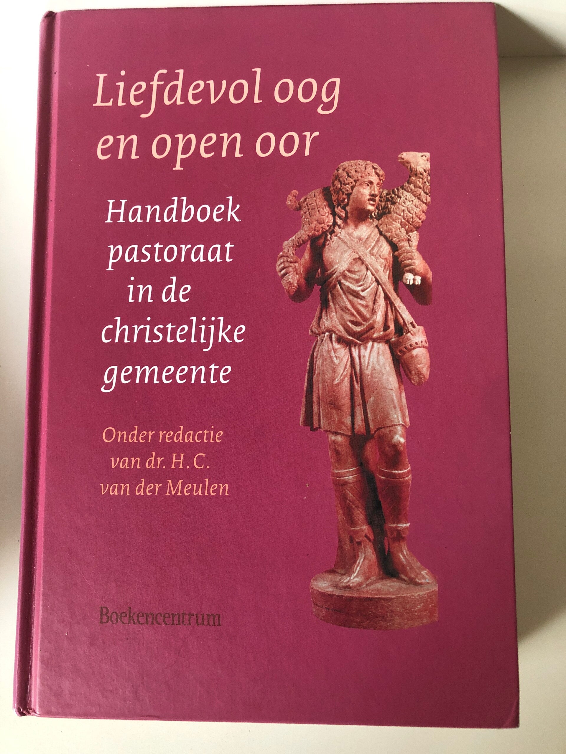 Liefdevol oog en open oor. Handboek pastoraat in de christelijke gemeente. Onder redactie van dr.H.C.Vermeulen.