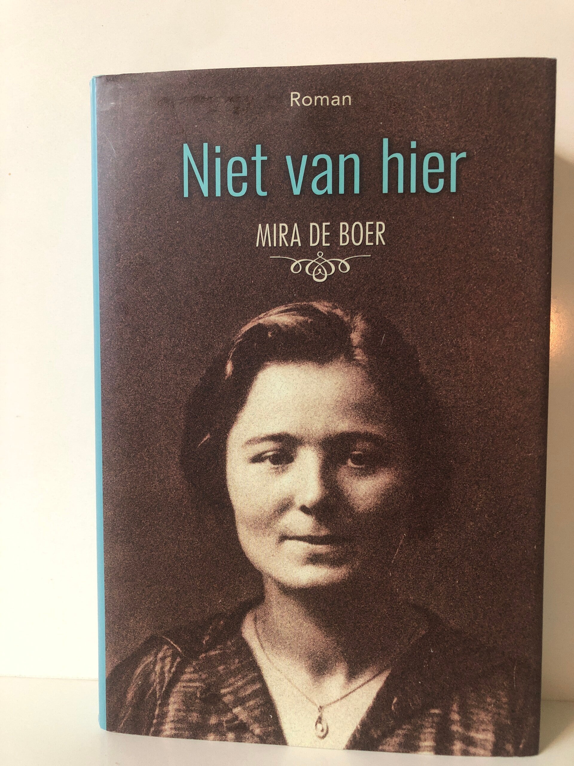 Roman: Niet van hier. SchrijverL Mira de Boer