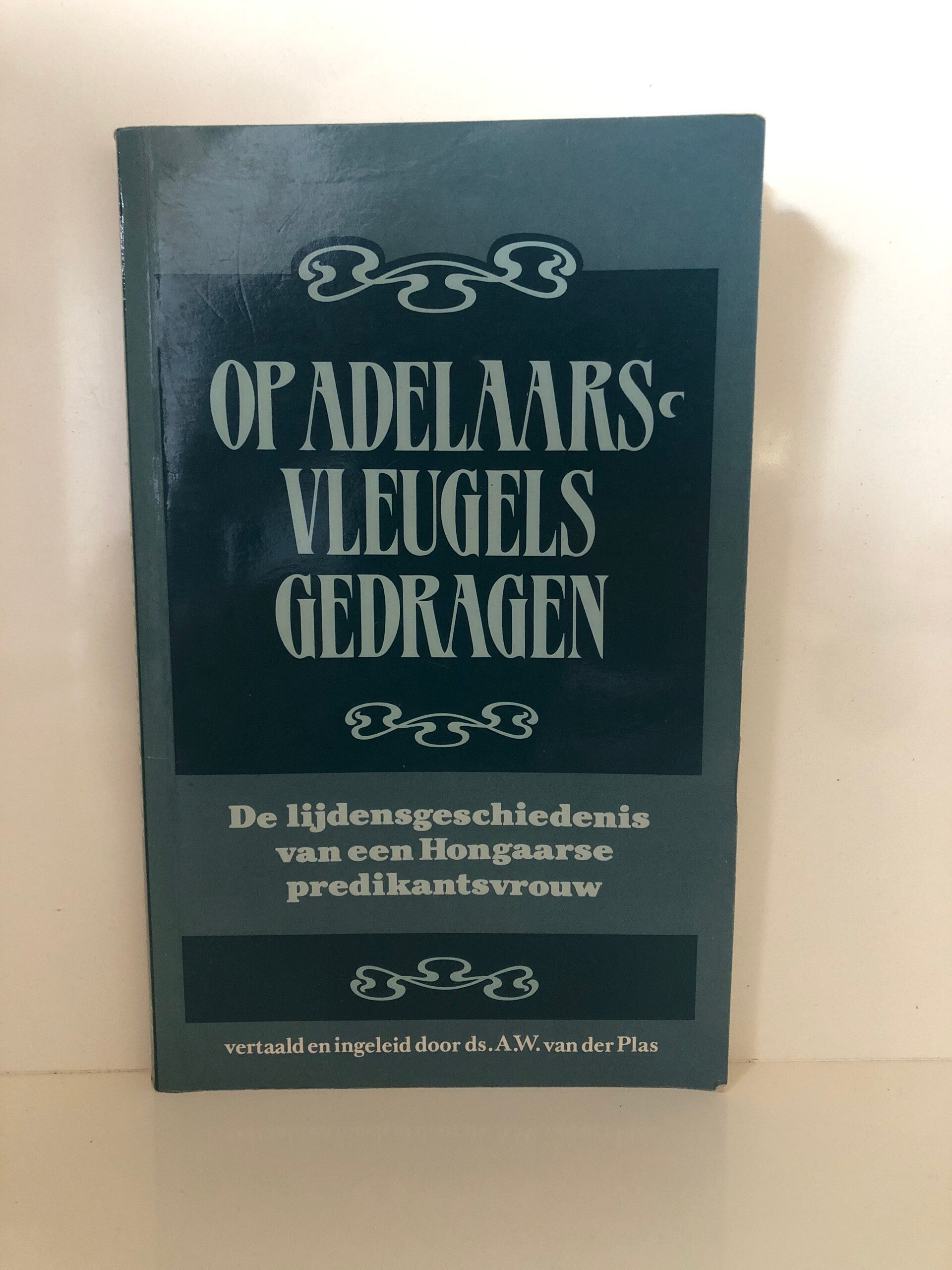 Op adelaars vleugels gedragen . De Lijdens gescheidenis van een Hongaarse predikantsvrouw. Schrijver: Ds.A.W. vander Plas