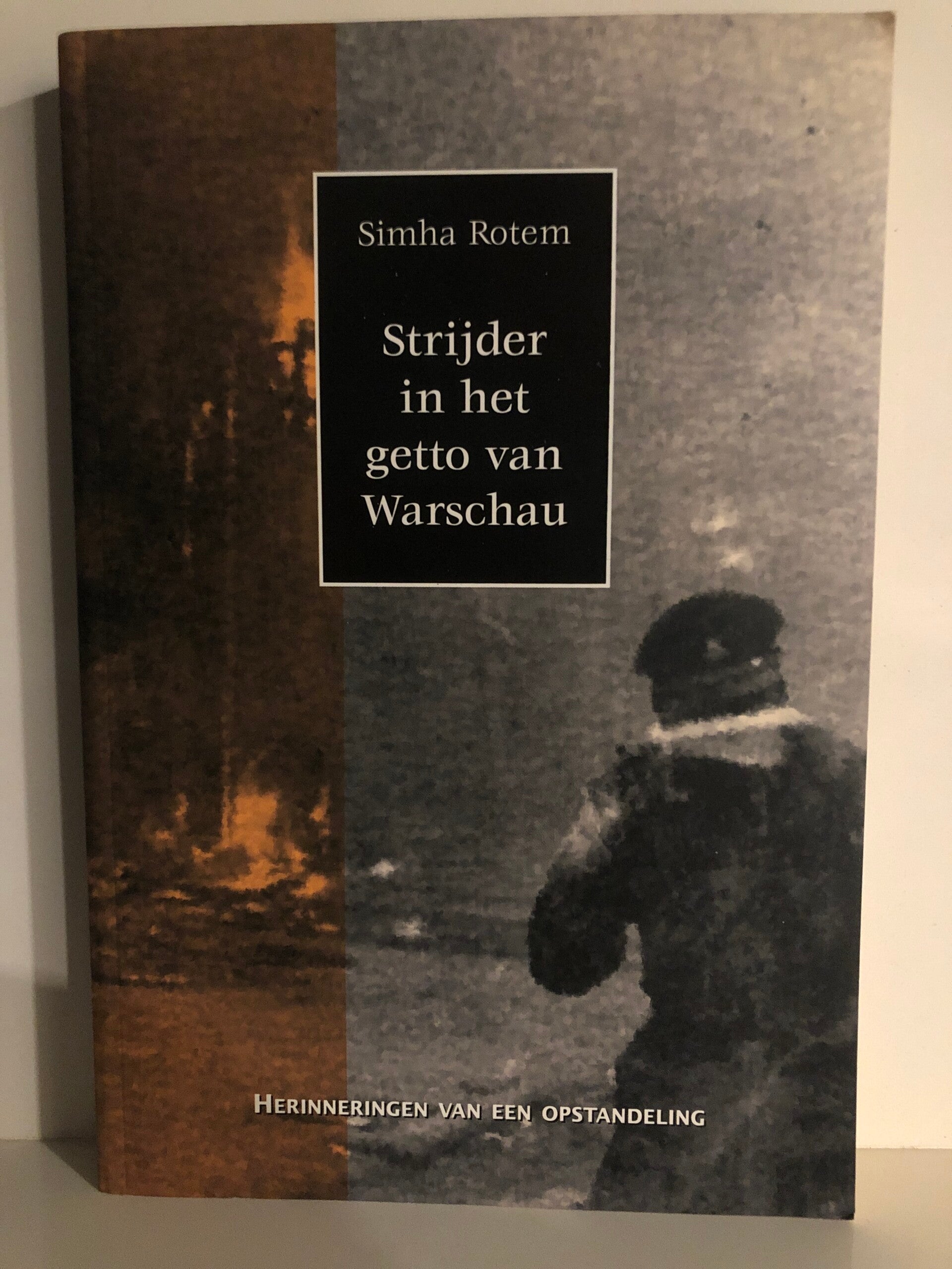 Strijder in het getto van Waschau. Herinneringen van een opstandeling.  Schrijver: Simha Rotem.