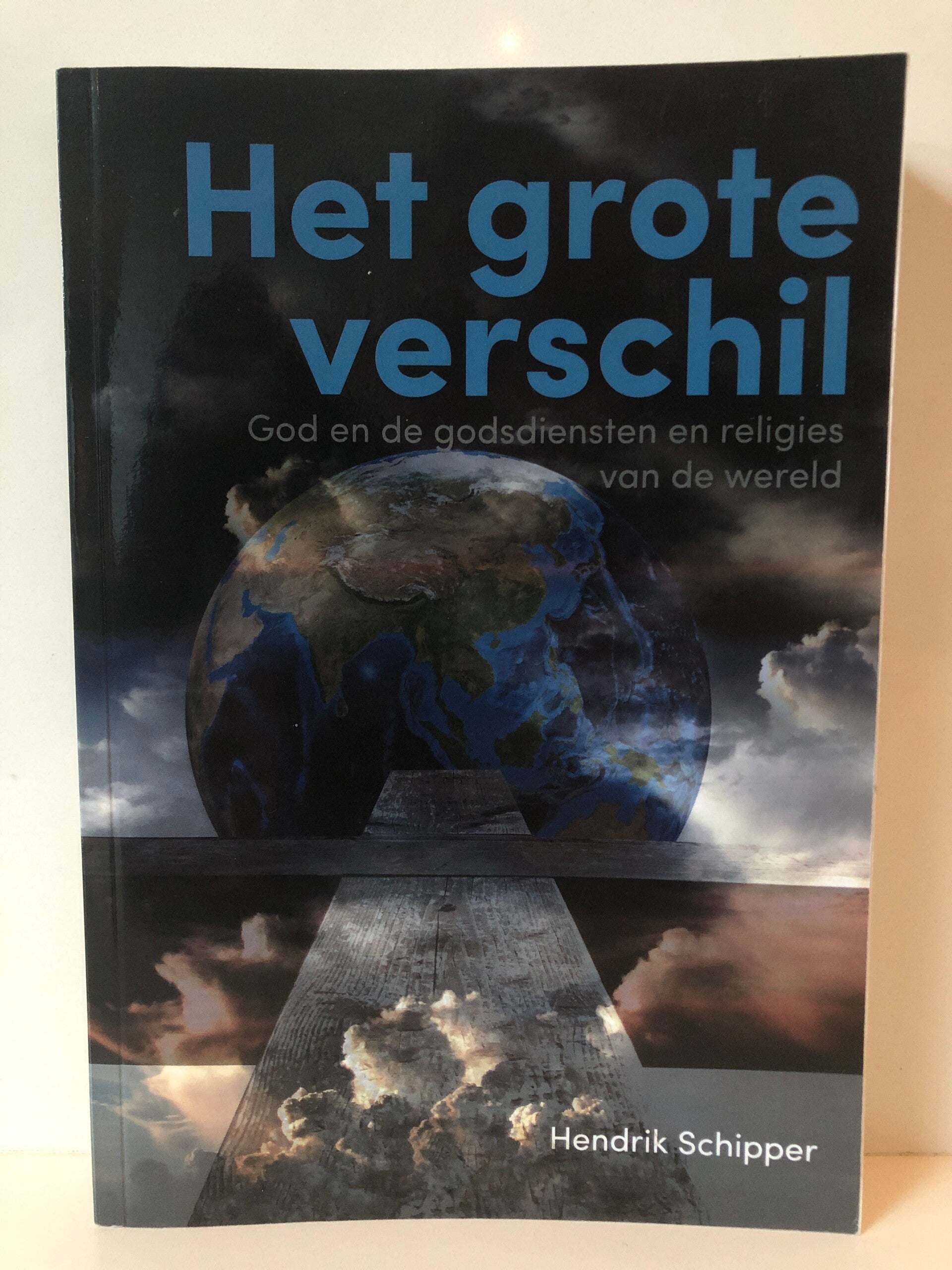 Het grote verschil. God en de godsdienst en religies van de wereld. Schrijver: Hendrik Schipper