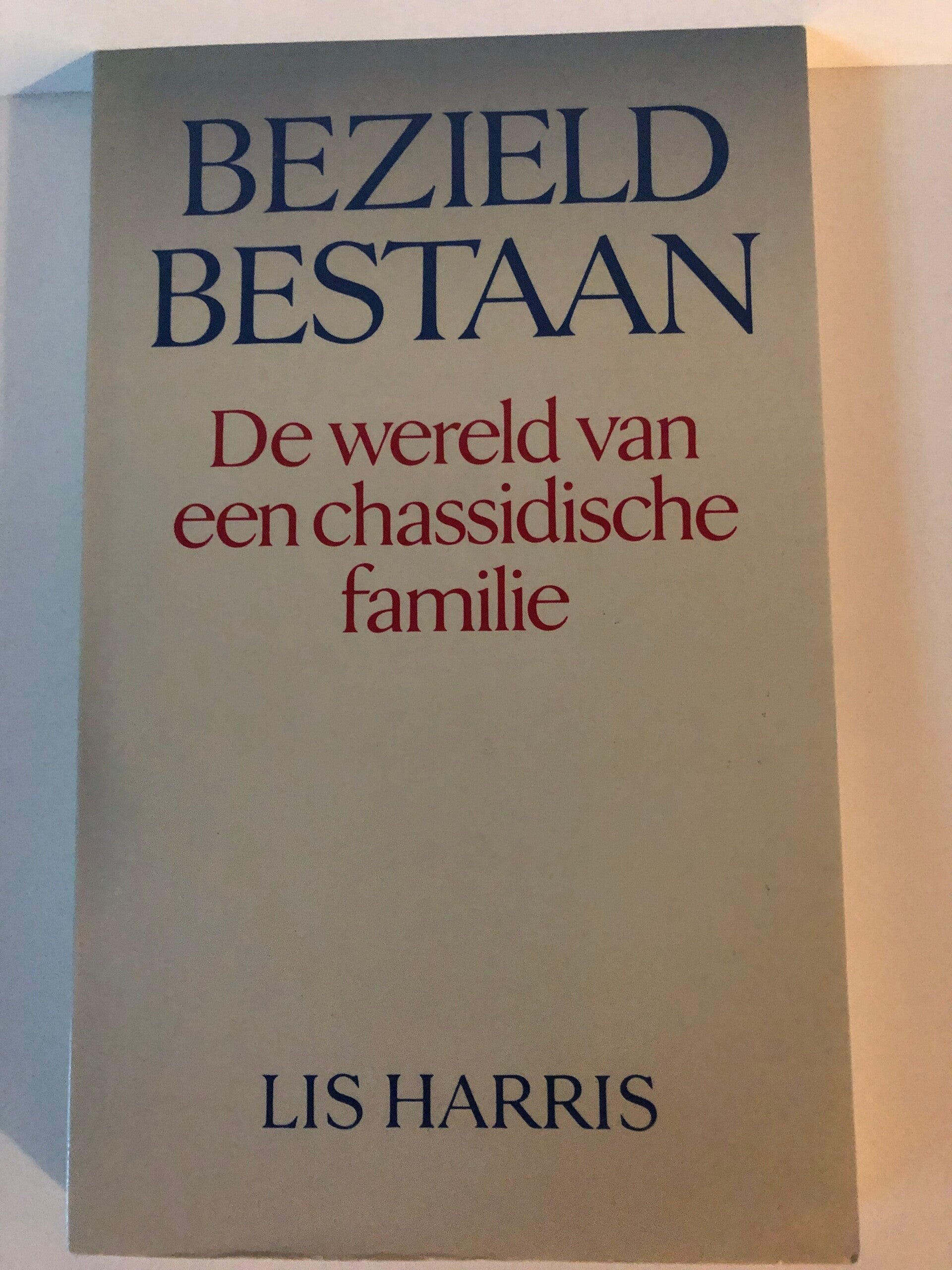 Bezield bestaan. De wereld van een chassidische familie. Schrijver: Lis Harris