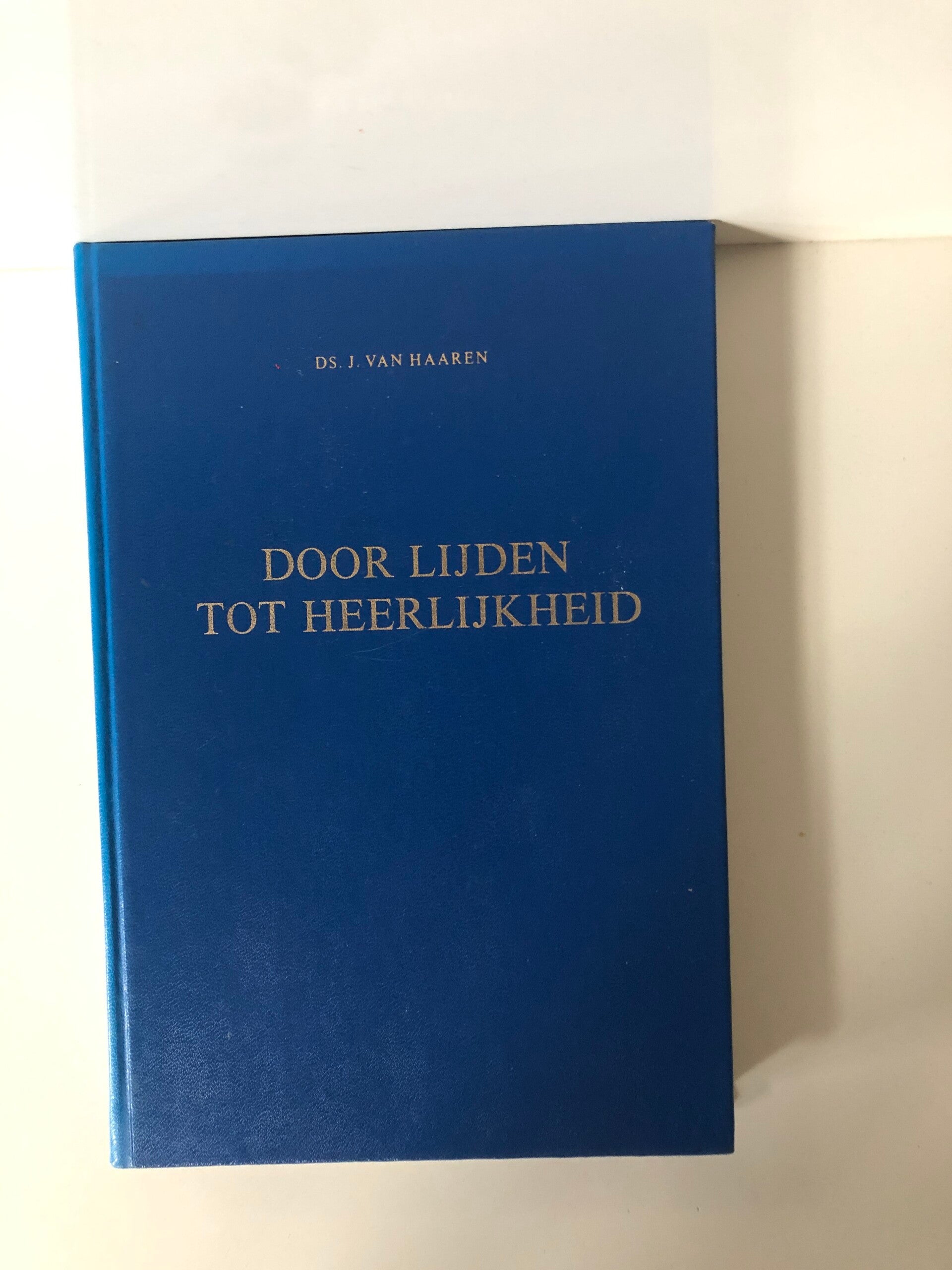 Door lijden tot heerlijkheid. Schrijver: Ds.J. van Haaren