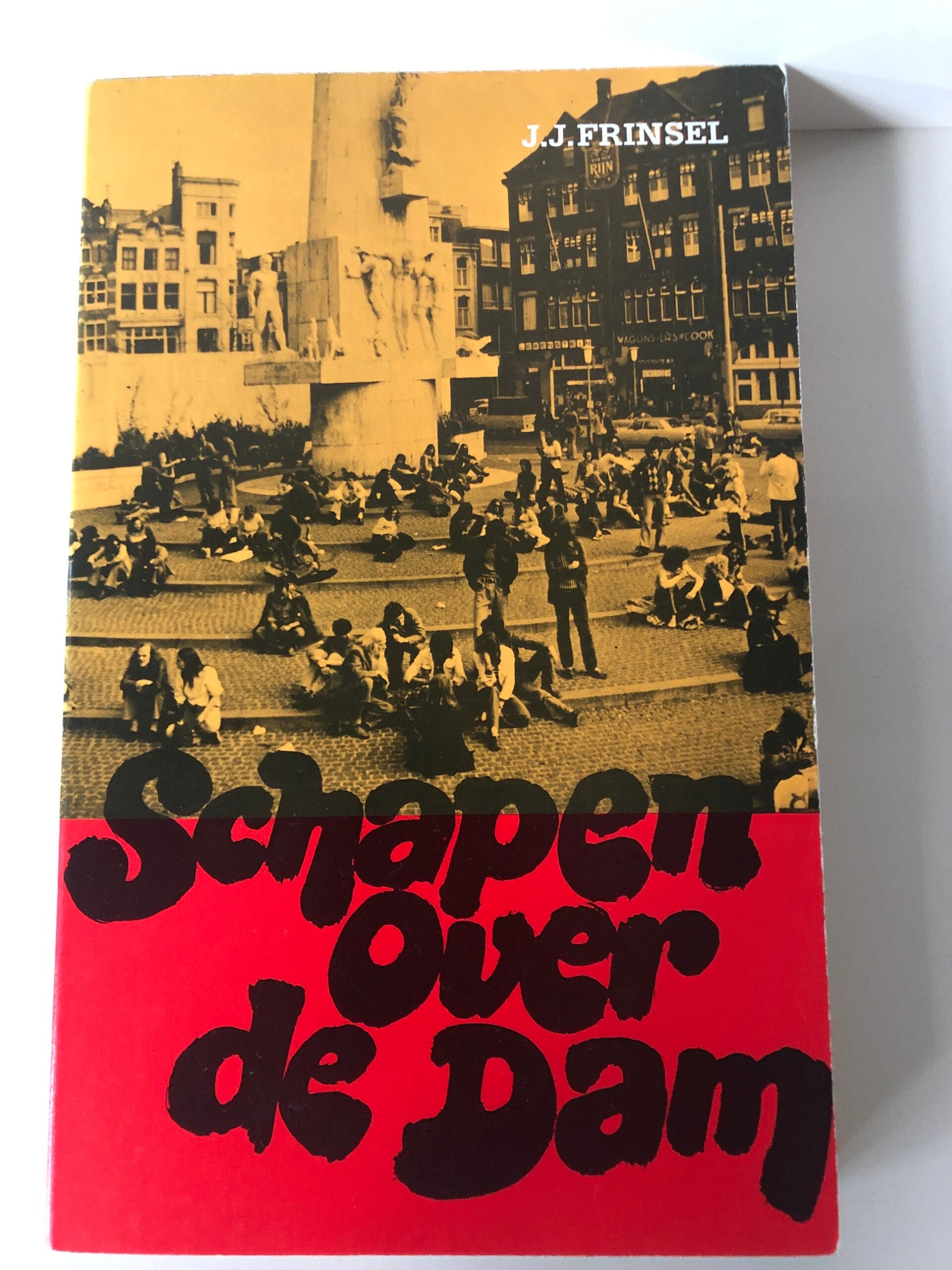 Schapen over de dam. Schrijver: J.J.Frinsel