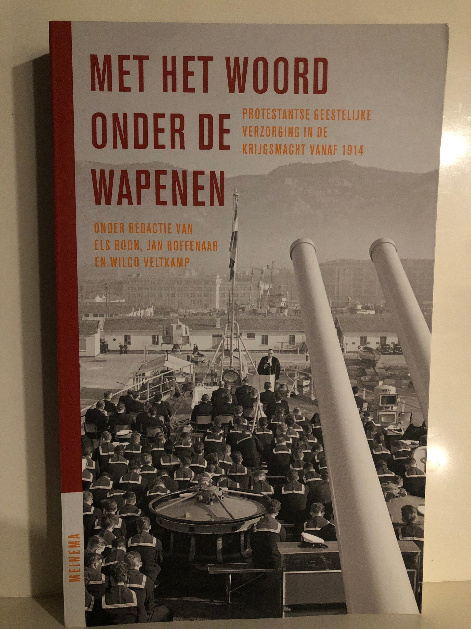 Met het woord onder de wapenen. Protestantse geestelijke verzorging in de krijgsmacht vanaf 1914. Onder redactie van Els Boon, Jan Hoffenaar