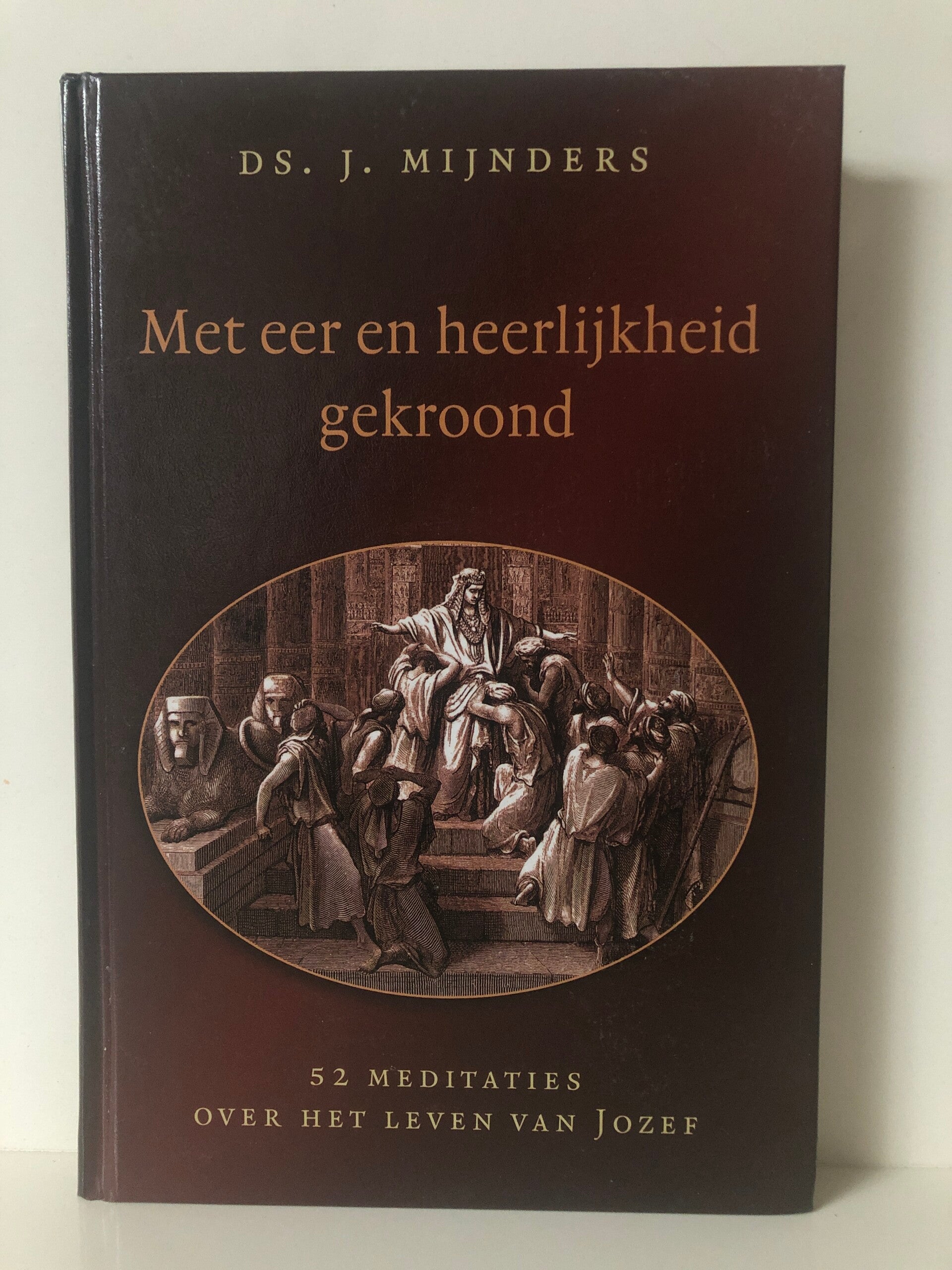 Met eer en heerlijkheid gekroond. 52 meditaties over het leven van Jozef. Schrijver: ds. J.Mijnders