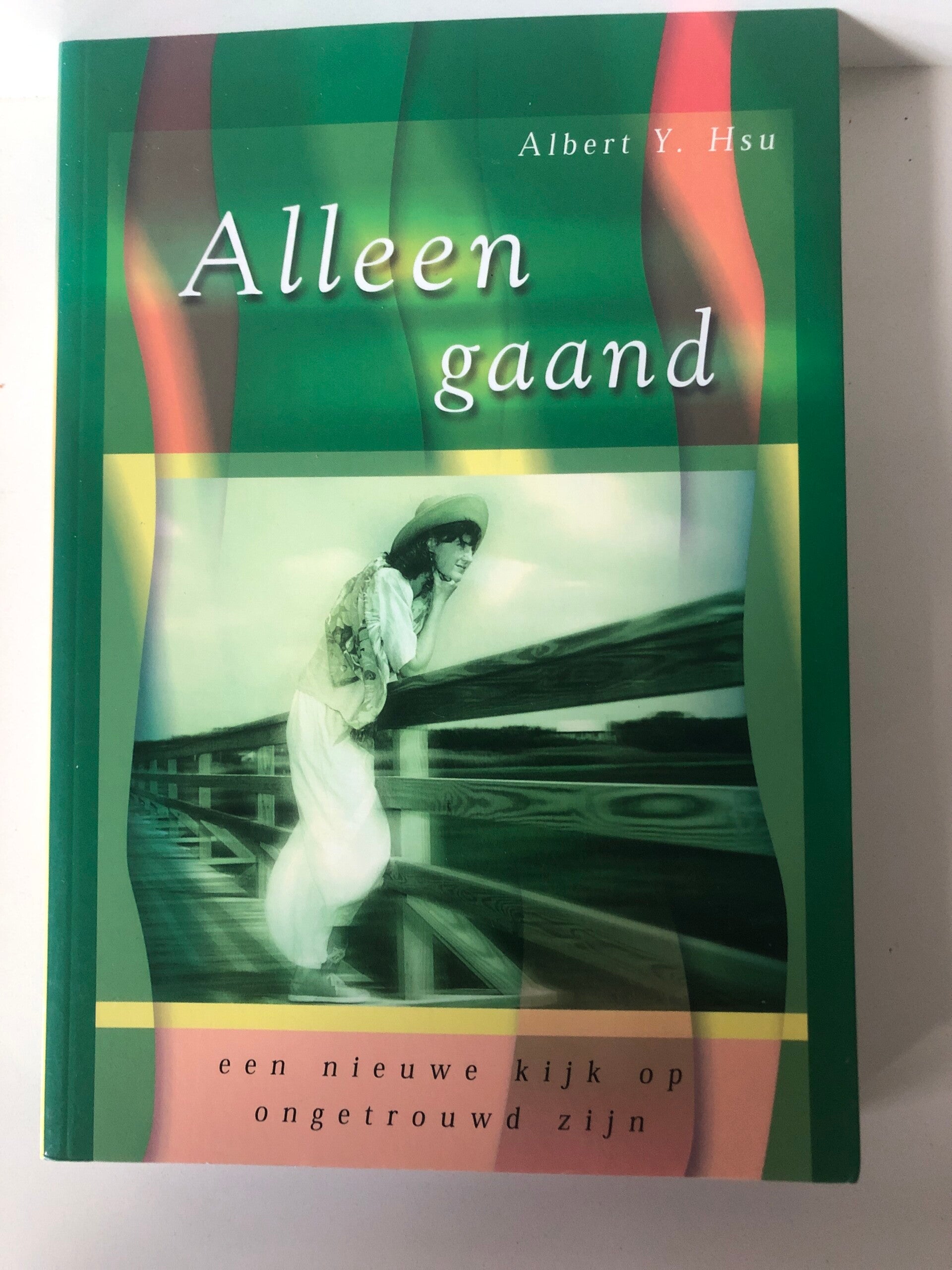 Alleen gaand. Een nieuwe kijk op ongetrouwd zijn. Schrijver: Albert y. Hsu