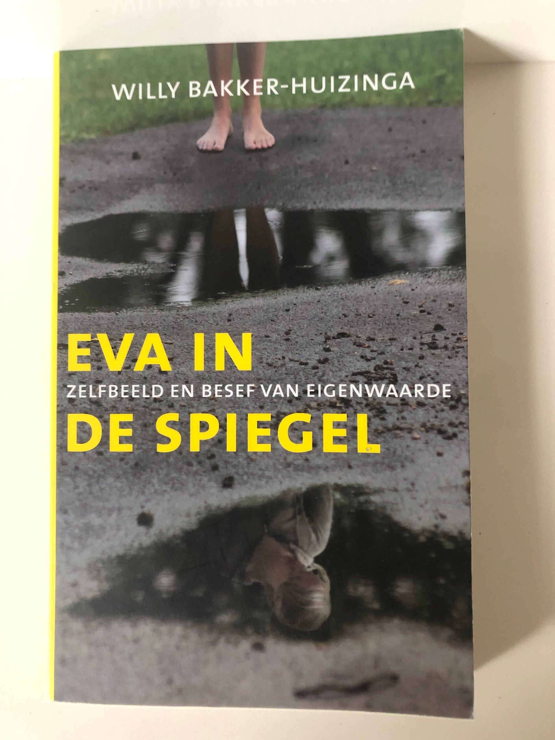 Eva in de spiegel. zelfbeeld en besef van eigenwaarde . Schrijver: Willy Bakker- Huizinga