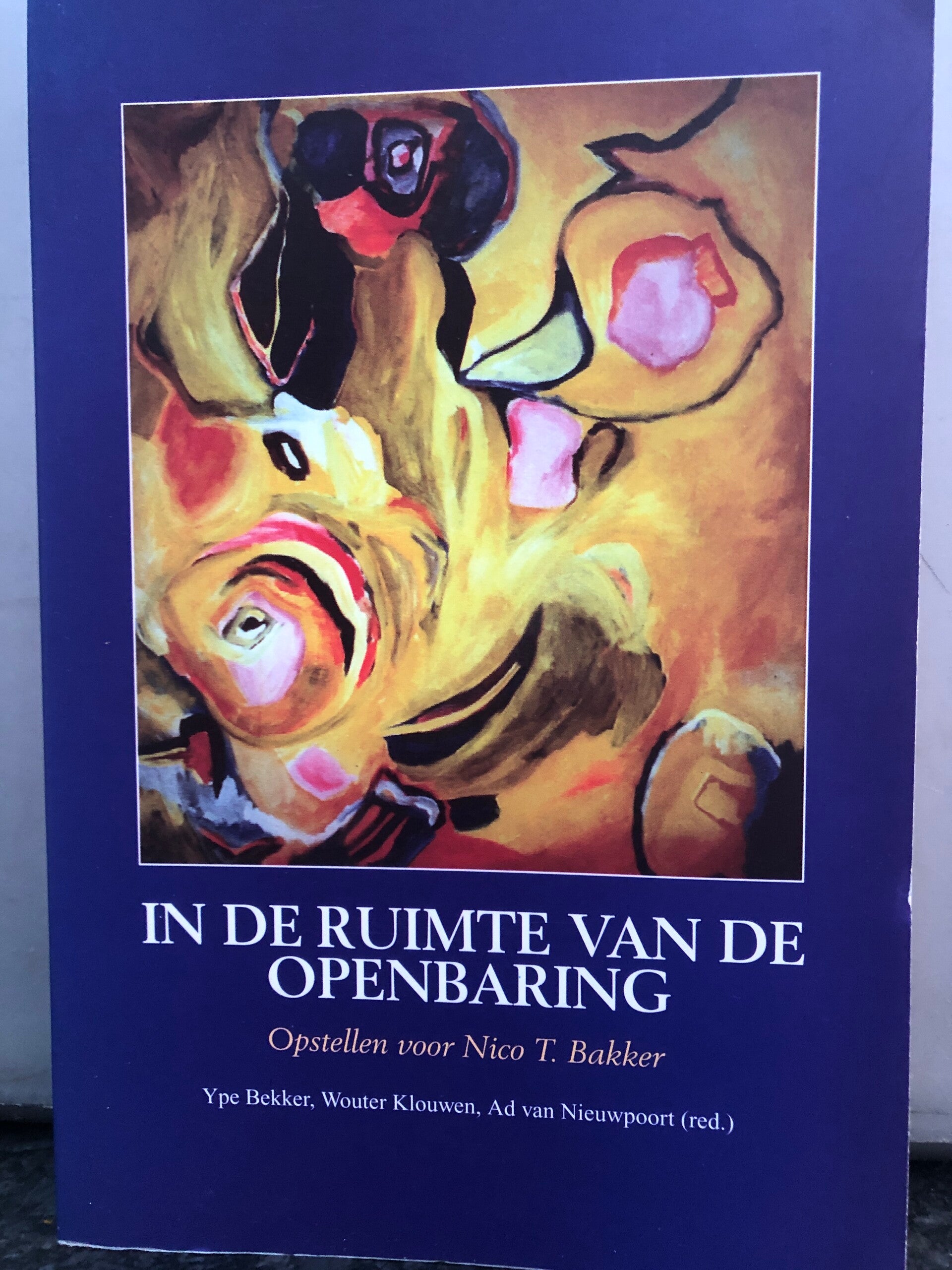 In de ruimte van de openbaring. Opstellen van Nico T.Bakker.