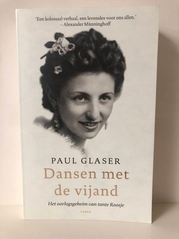 Dansen met de vijand. Het oorlogsgeheim van tante Roosje. Schrijver: Paul Glaser