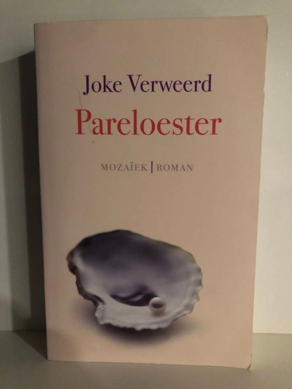 Pareloester. Schrijver: Joke Verweerd.