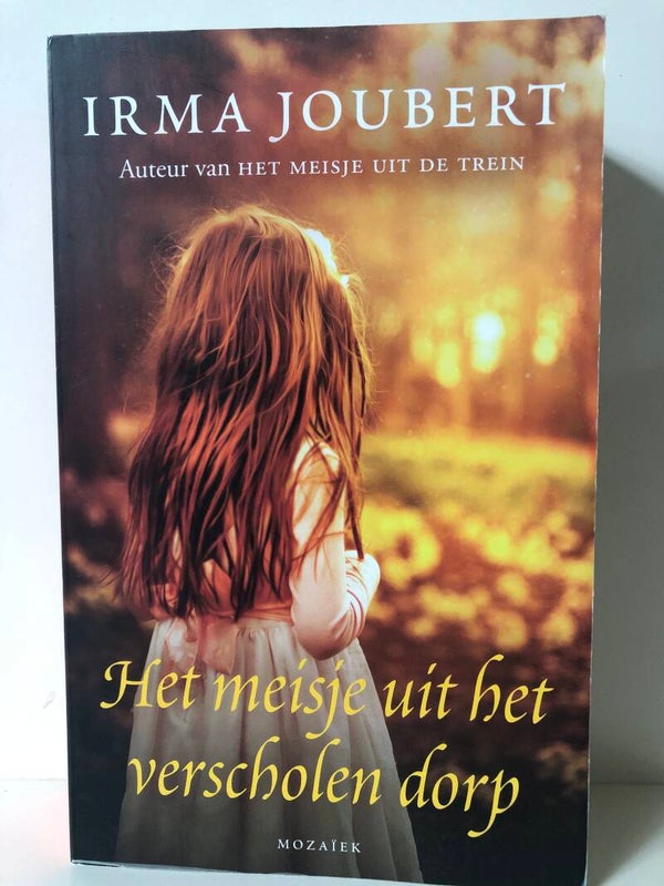Het meisje uit het verscholen dorp. Schrijver: Irma Joubert