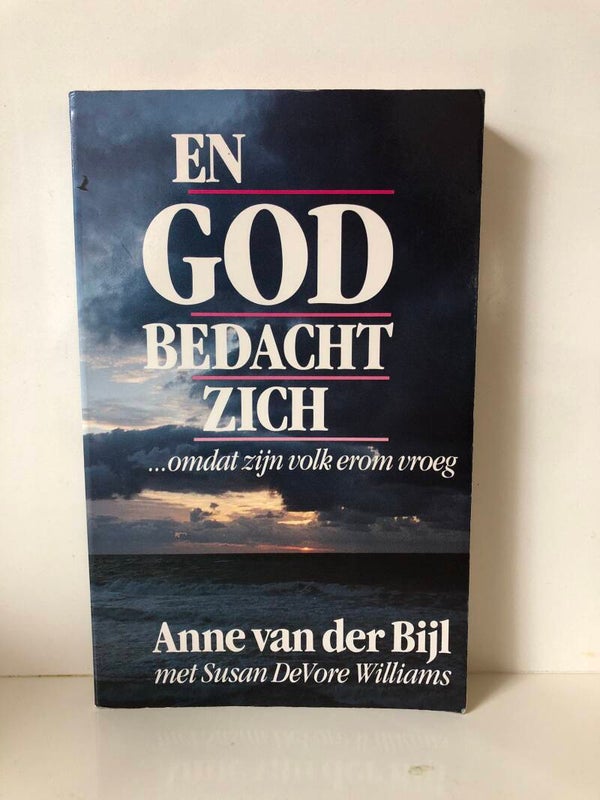 En God bedacht zich.... omdat zijn volk erom vroeg. Schrijver: Anne van der Bijl nmet Susan DeVore Williams.