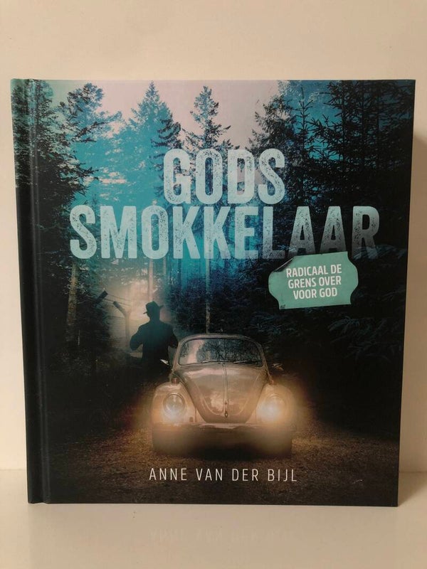 Gods smokkelaar. Radicaal de grens over voor God. Schrijver: Anne van der Bijl