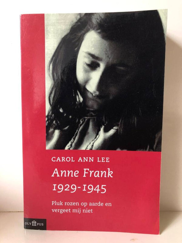 Anne Frank 1929-1945. Pluk rozen op aarde en vergeet mij niet. Schrijver: Carol Ann Lee