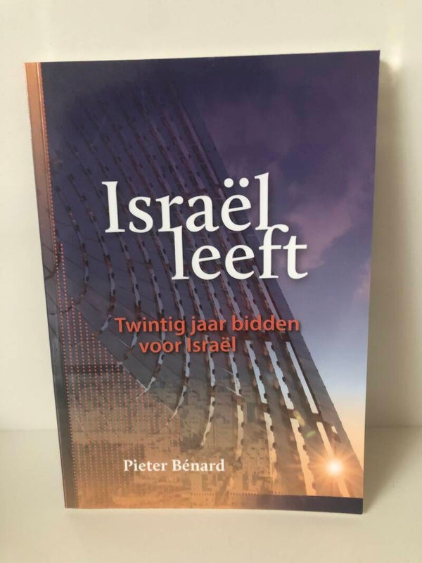 israel leeft. Twintig jaar bidden voor Israel. Schrijver: Pieter Bernard
