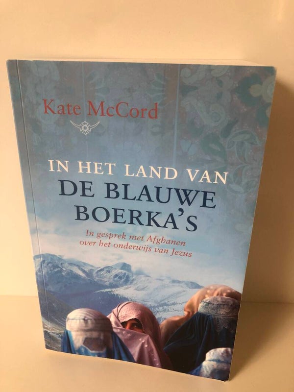 In het land van de blauwe boerka's In gesprek met Afghanen over het onderwijs van Jezus. Schrijver: Kate McCord