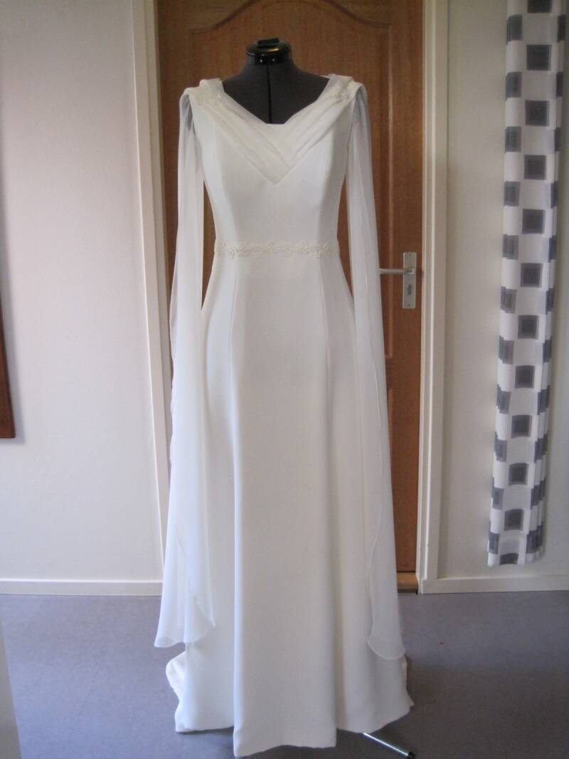 bruidsjapon-lord-of-the-rings-voorkant-van-modestudio-jacoba-couture-bruidsmode-maatwerk-standard.jpg