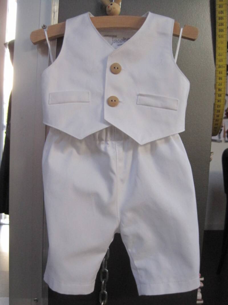 dooppakje-kinderkleding-van-modestudio-jacoba-maatwerk-pakken-dameskostuums-en-gelegenheidskleding-standard.jpg