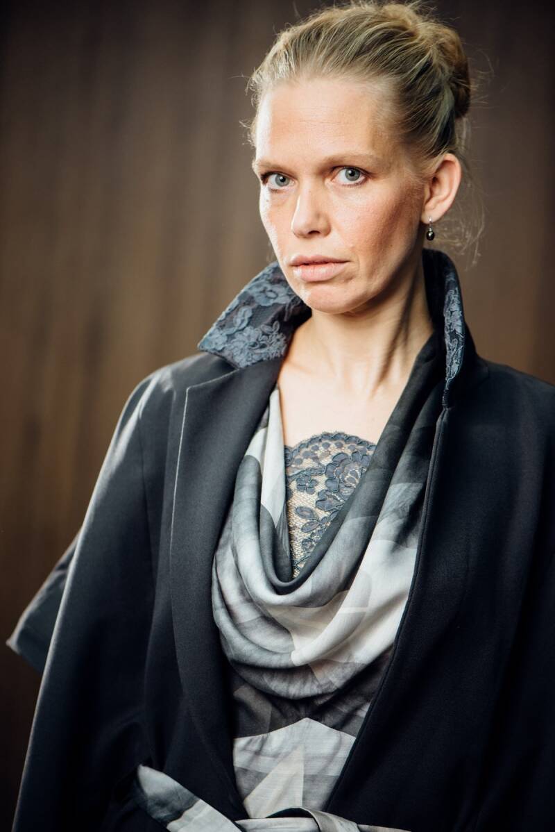modestudio-jacoba-maatwerk-kleding-vergelijkingsmodel-voor-bma-watervalhals-standard.jpg