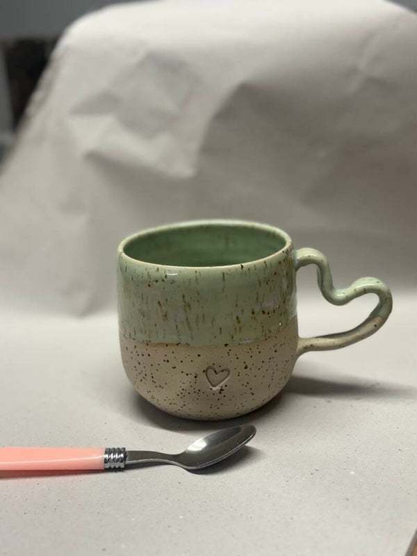 Tasse anse cœur verte