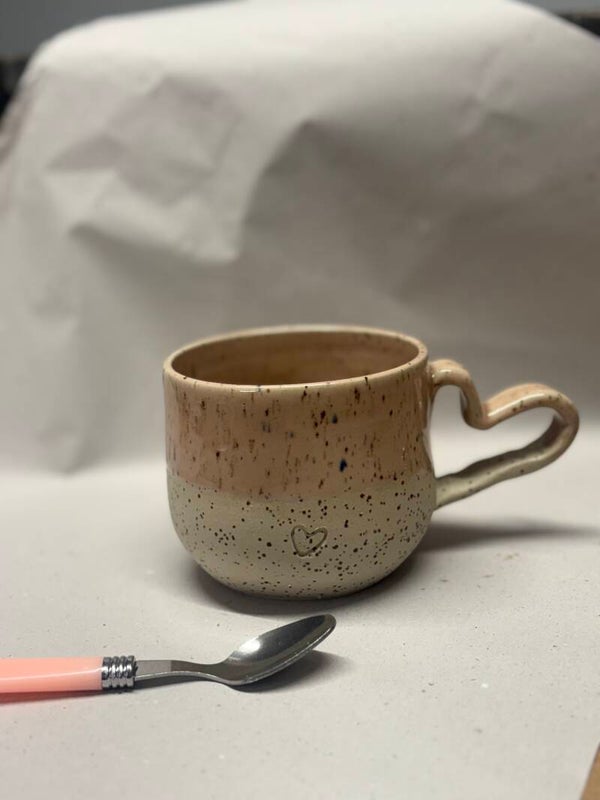 Tasse anse cœur rose