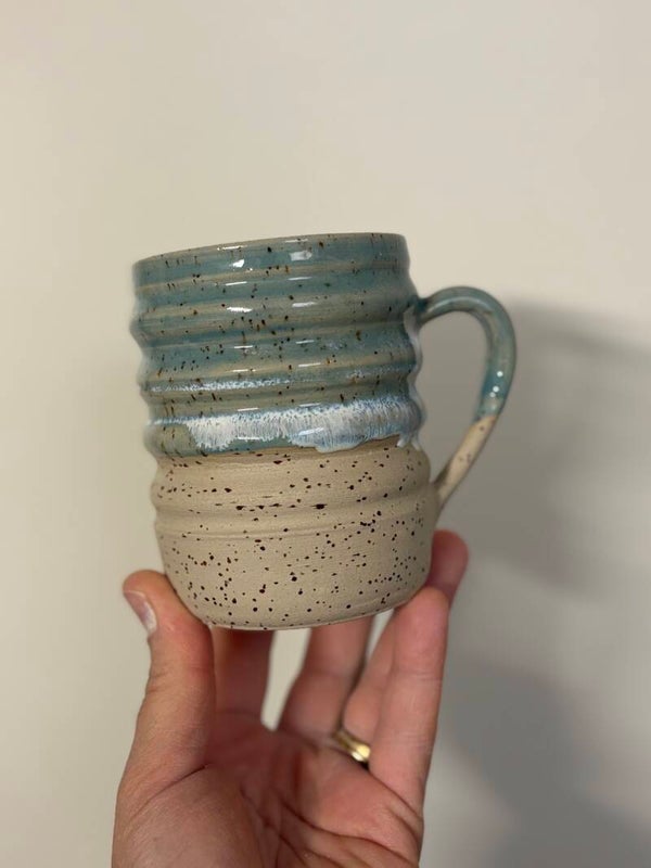 Mug ondulé avec anse