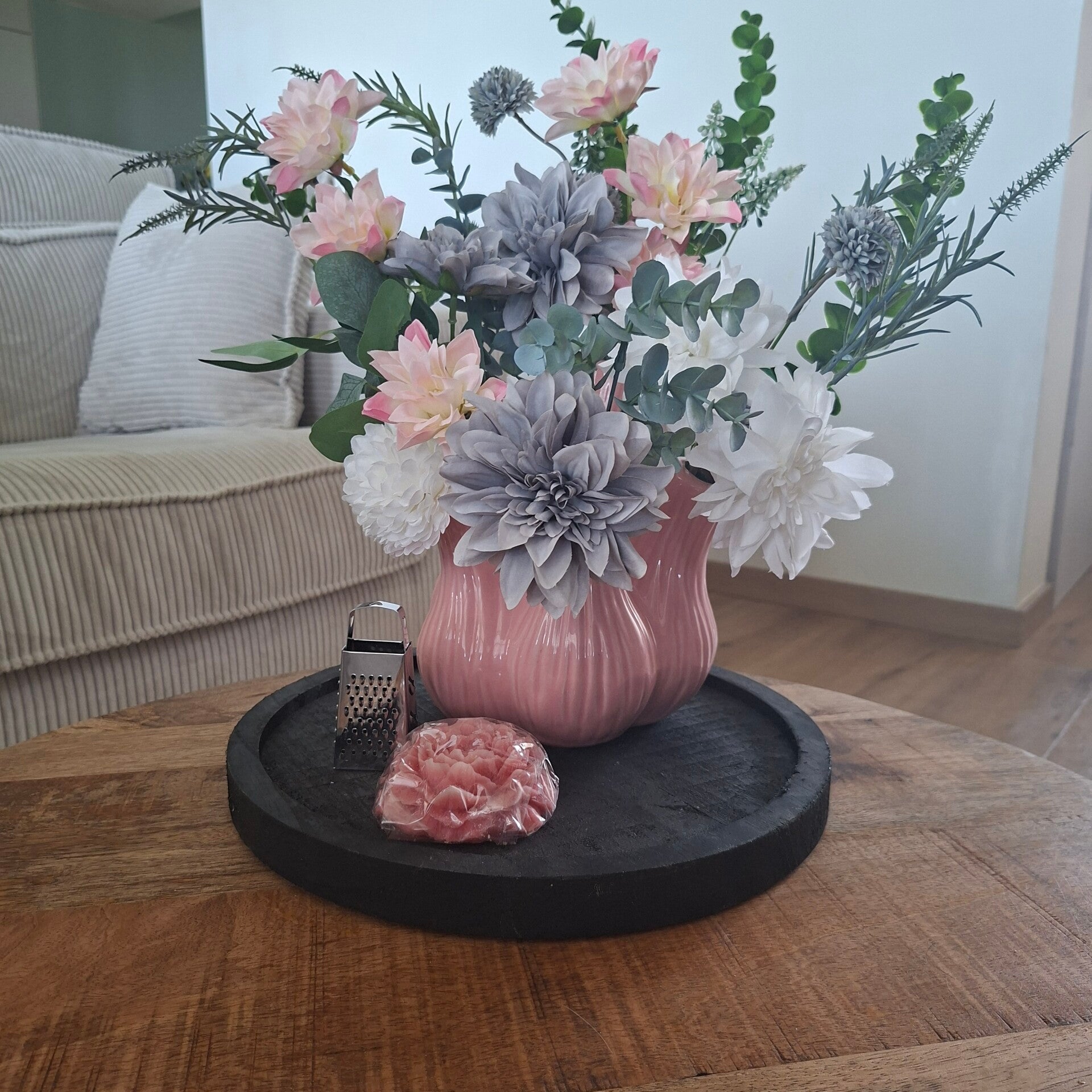 Roze toetervaas met luxe zijdenboeket