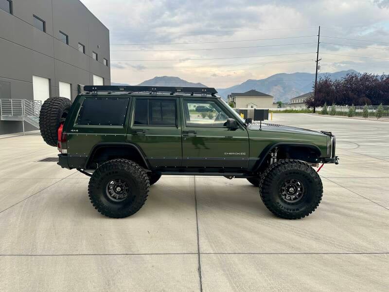 Moss Green Pearl 1997 Jeep Cherokee XJ | Hazard Buildz