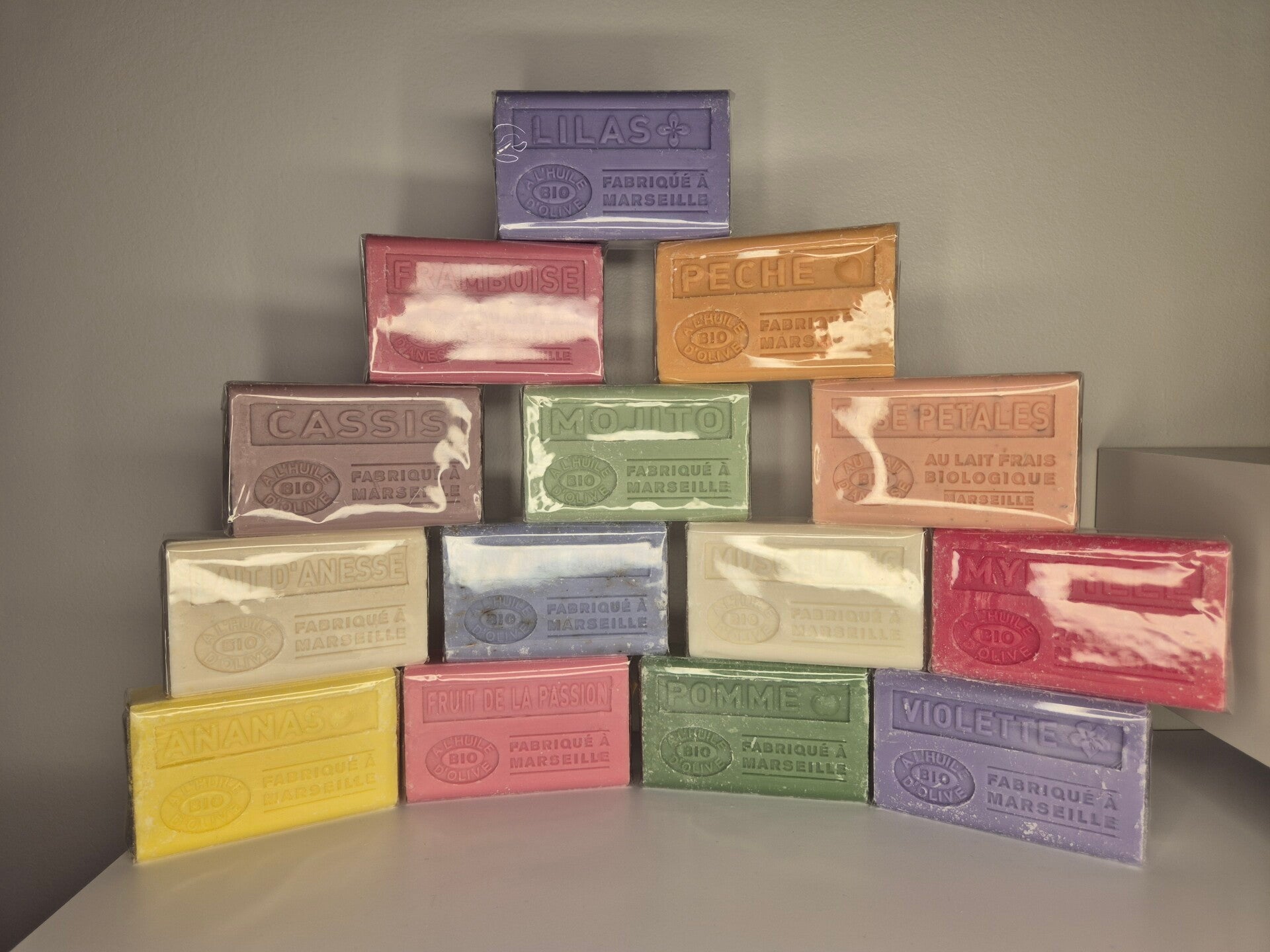 Vaste zeep met organische olijfolie, verschillende geuren