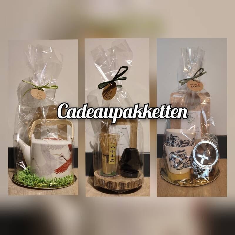 Cadeaupakketten op een vervaagde achtergrond met de tekst 'Cadeaupakketten' eroverheen.