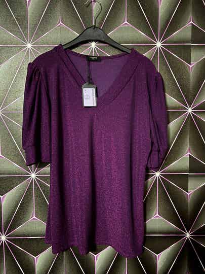 Ontdek ons stijlvolle T-shirt of blouse