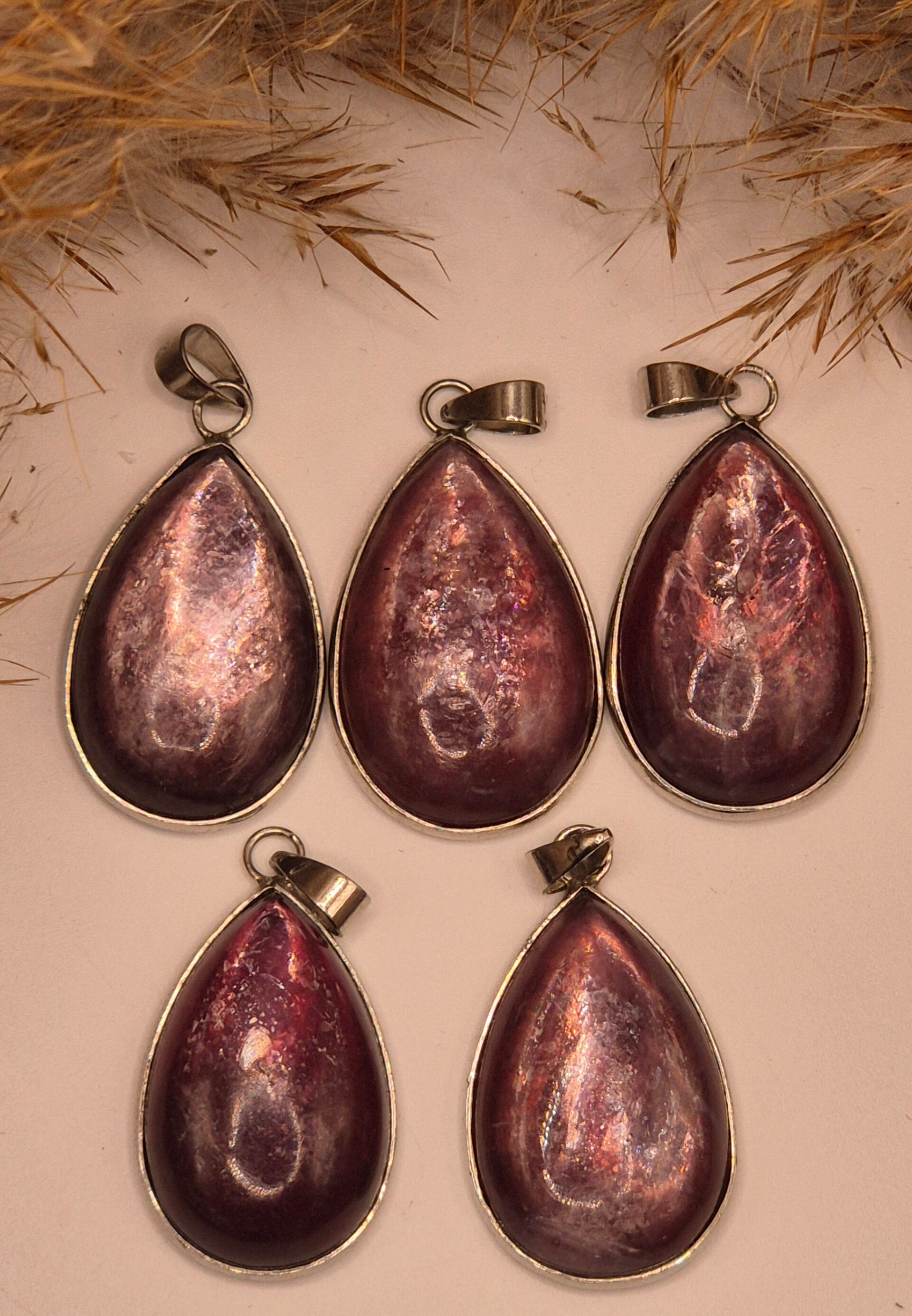 Lila Mika Kettenanhänger (KEIN Silber)