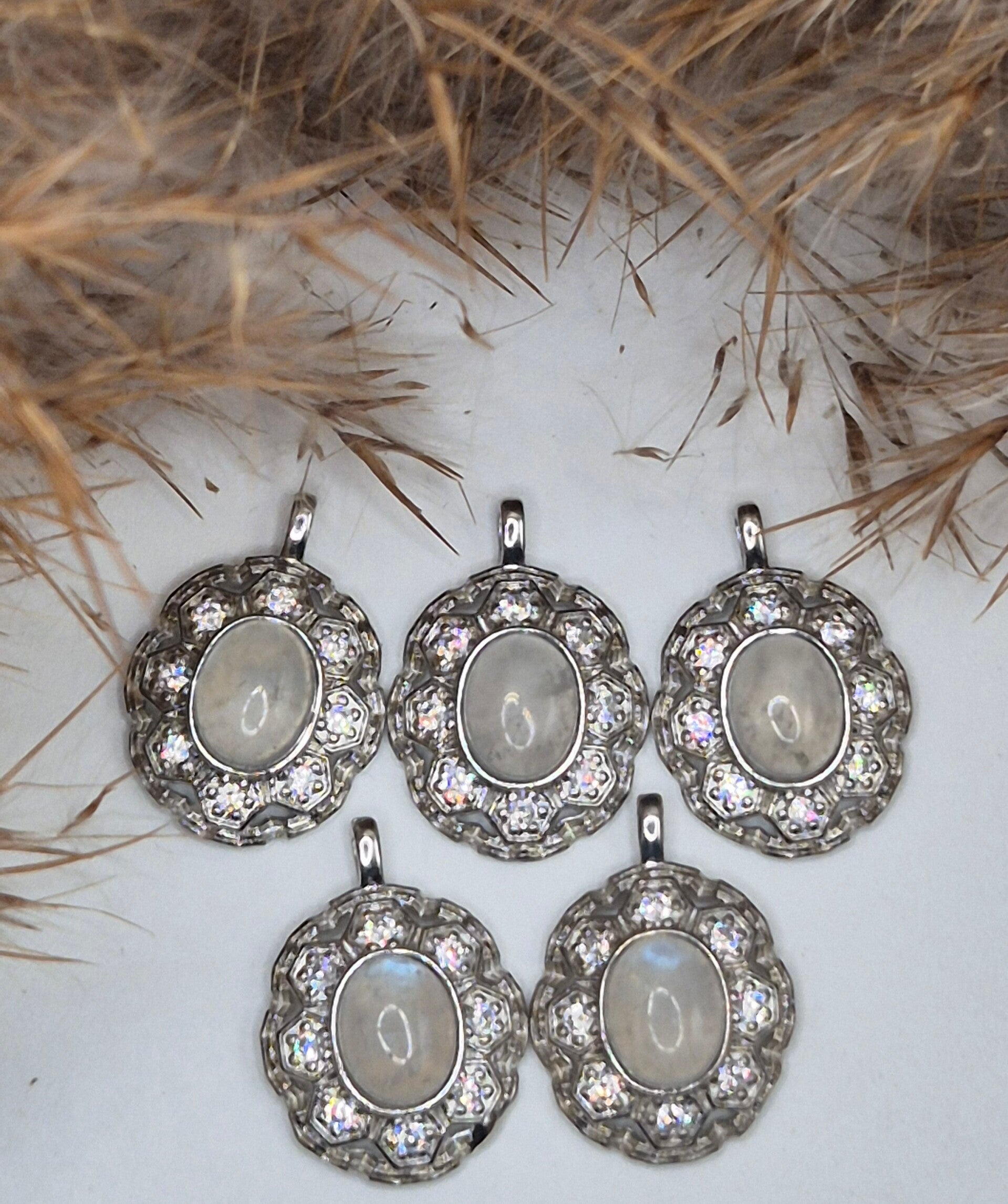 Weißer Mondstein Kettenanhänger (KEIN Silber)