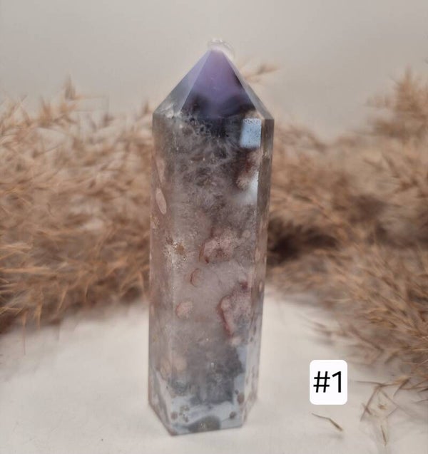 Blumenachat mit Quarz Obelisk