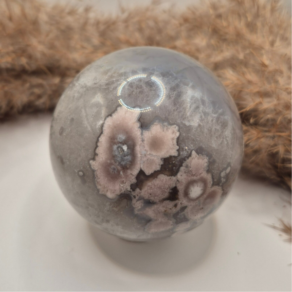 Blumenachat Kugel mit viel Quarz