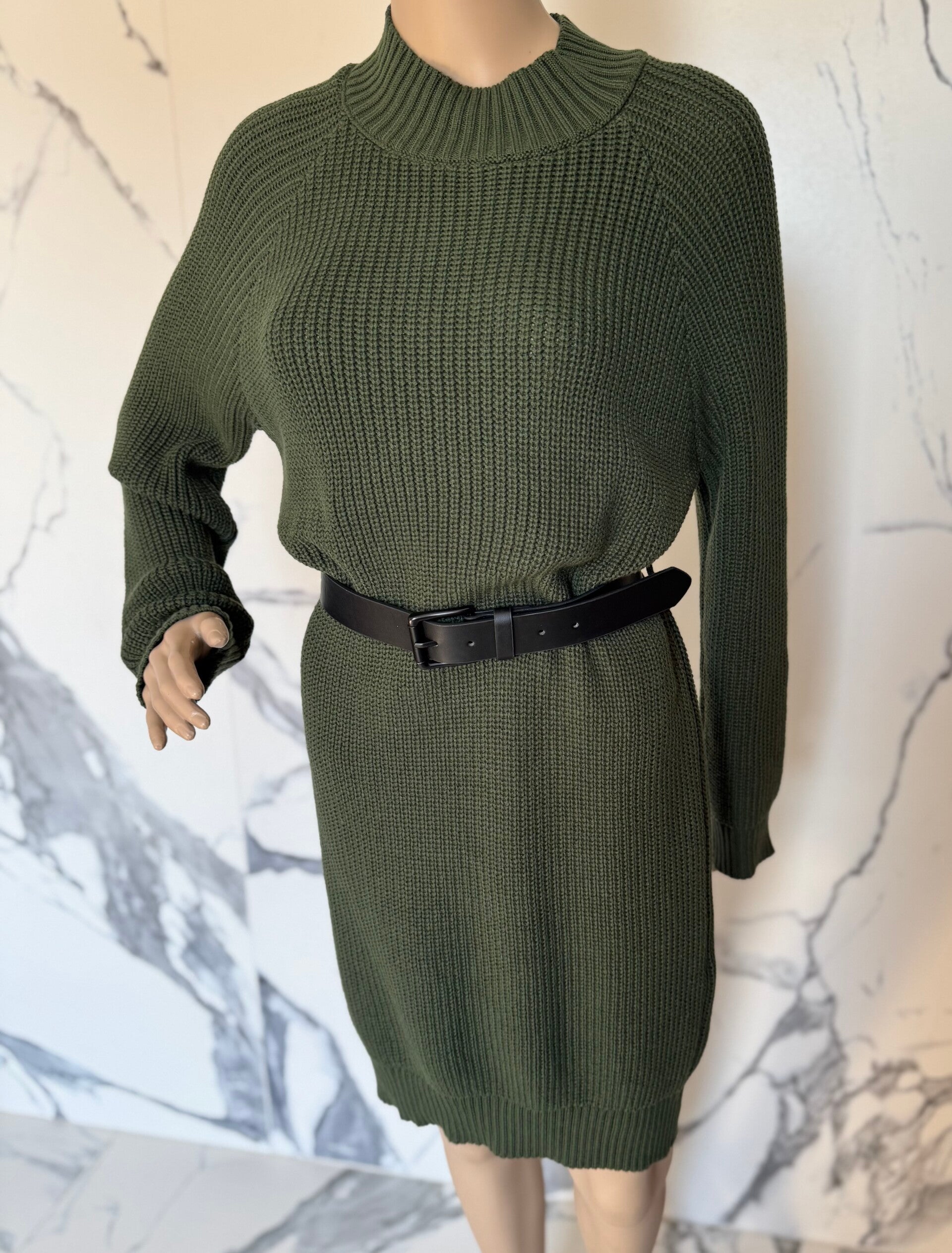 Sukienka sweterkowa kombu green color