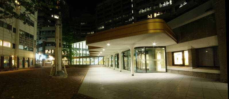 Het nieuwe tweede kamer  pentax K20D met een samyang 14mm lens.gebouw, pentax K20