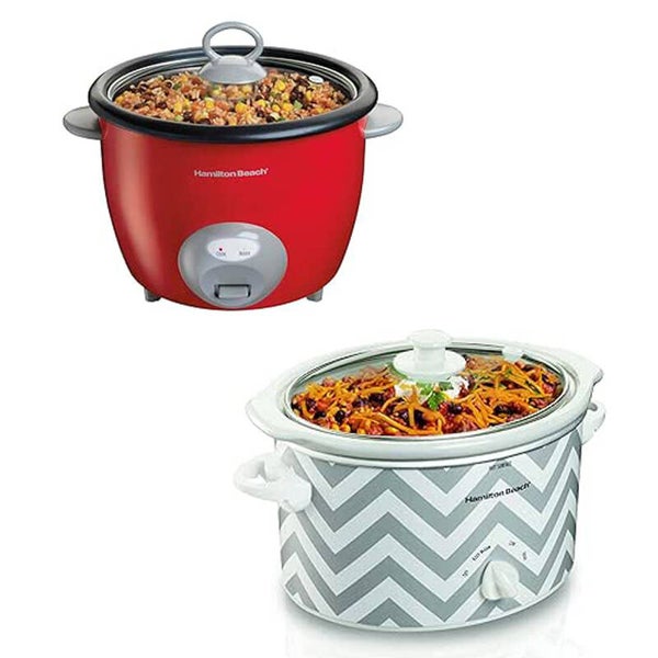 AM3KARROC Combo Cocina: Arrocera 20 Tazas Hamilton Beach Roja + Olla de Lenta Cocción 2.8 L Blanca