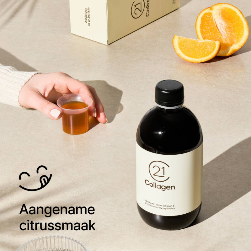 Een flesje collageen drank met de vermelding dat deze een aangename citrussmaak heeft
