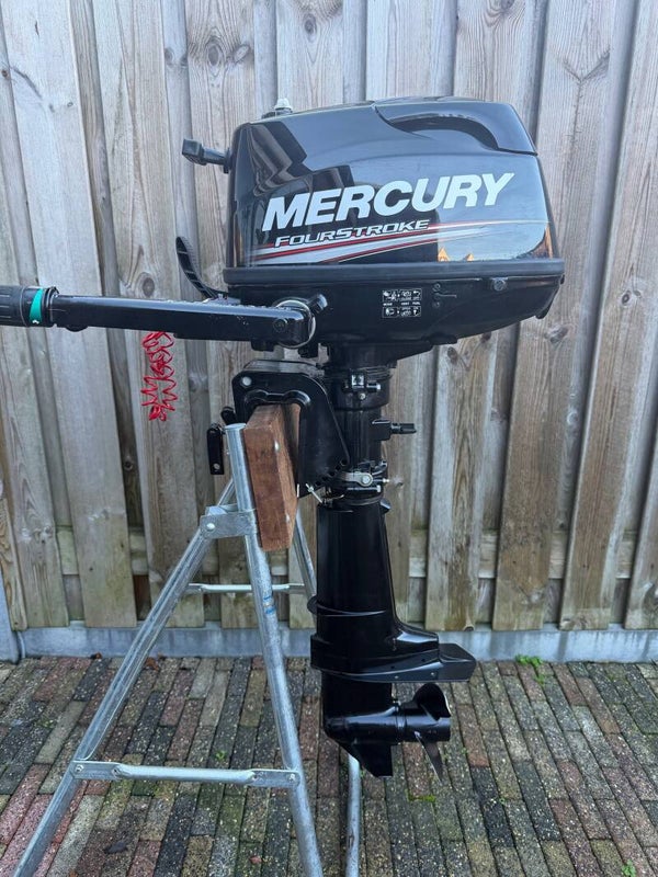 Mercury 4 pk kortstaart nieuwere model ! met schakeling voorop