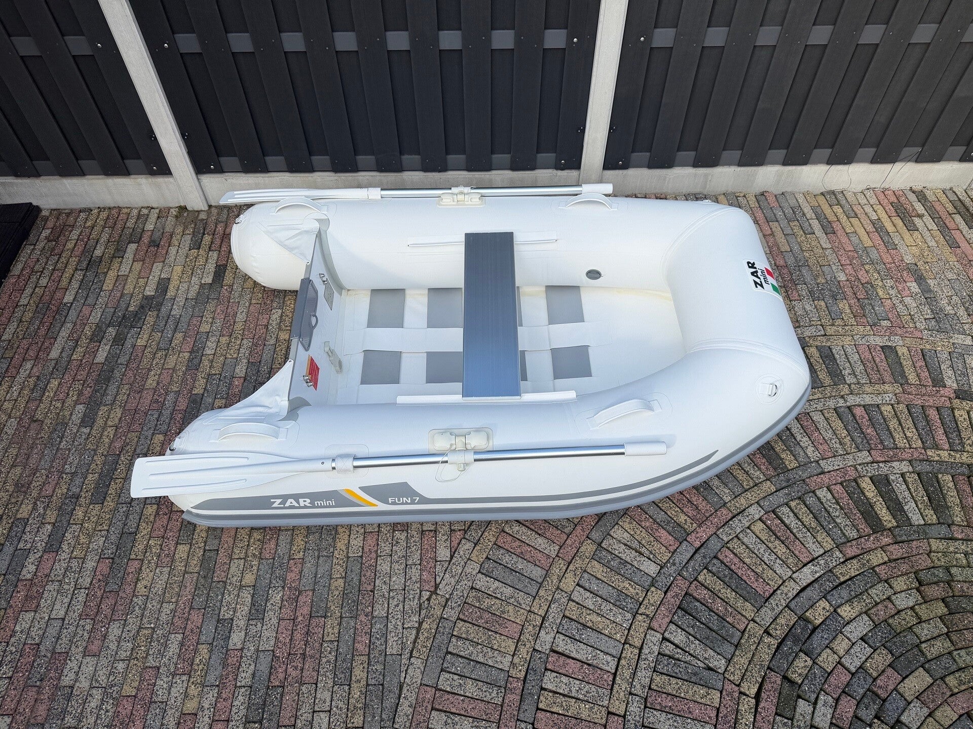 ZAR Fun 7 Showroommodel ! 2.10 x 1.45 tubes Ø 38cm (lattenbodem)