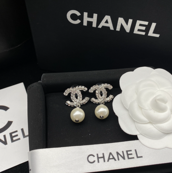 CHANEL Aretes