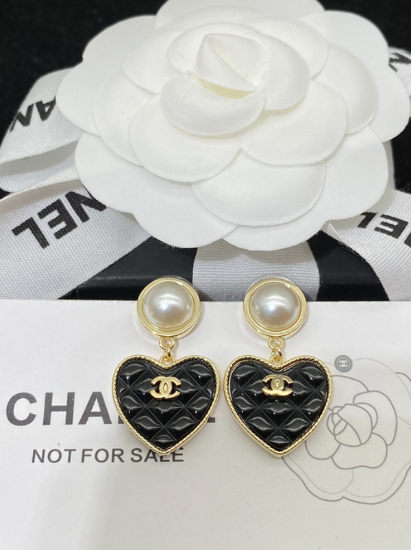 CHANEL Aretes (Blanco y Negro)