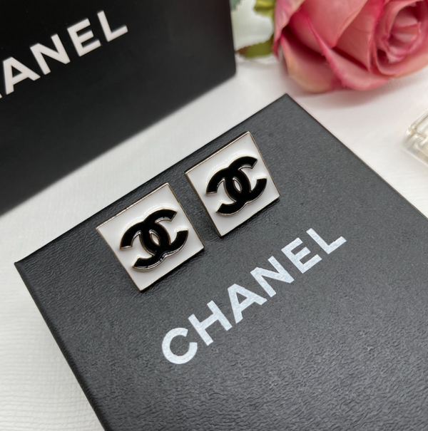 CHANEL Aretes