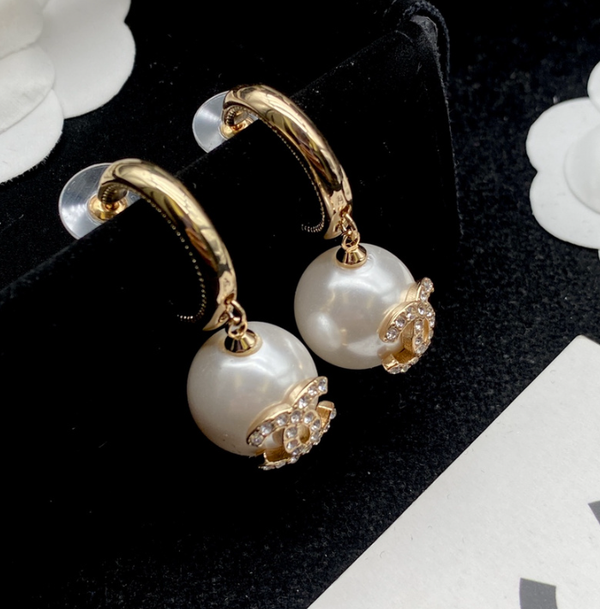 CHANEL Aretes