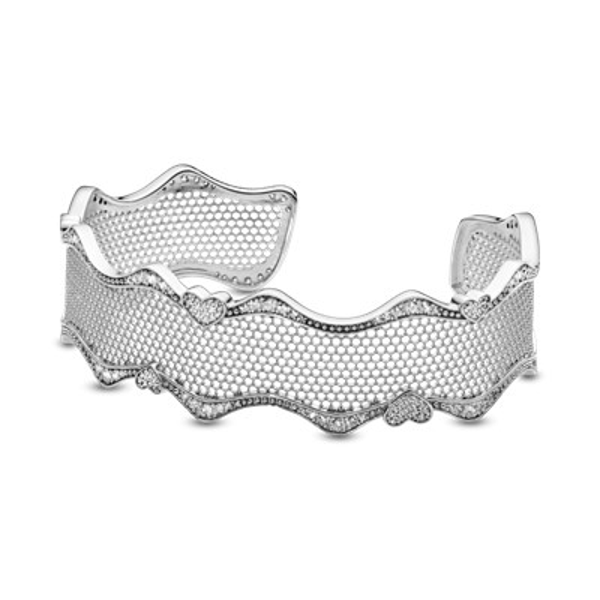 Brazalete de manguito encaje de pavé con corazones
