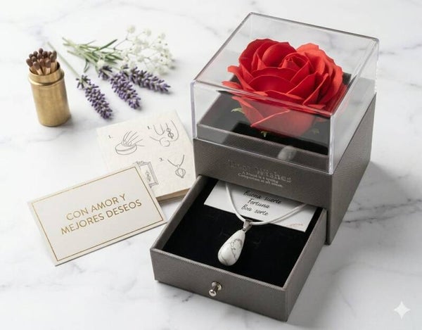 Caja joyero con Rosa. En su interior piedra de la suerte con collar de cuero